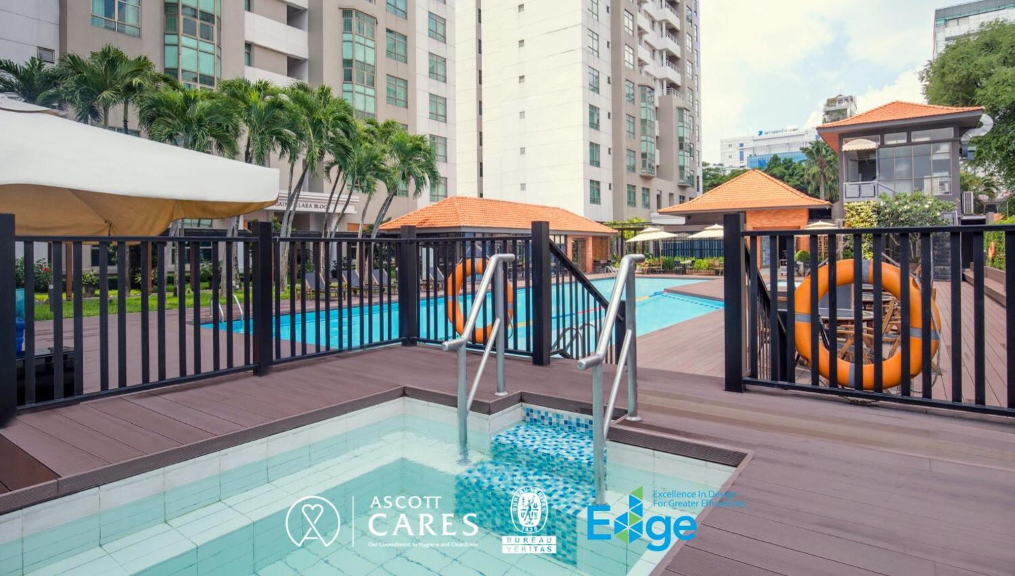 Somerset Ho Chi Minh-Byen Eksteriør billede A pool at a condominium in Singapore